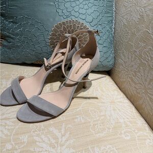Vero Cuoio Light Gray Suede Heels